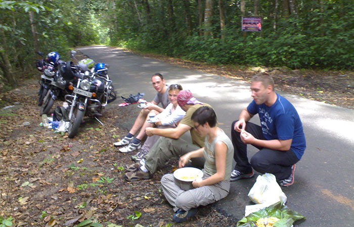 Trek through the country side and Trekking Trips in Sri Lanka - Scenic trekking tours in Sri Lanka - Trek through the Country Side and trekking tours - Trekking Trips in Sri Lanka - Sri Lanka trekking Trips - Trekking trips in Bentota - Bentota Trekking Trips - Village Walk in Sri Lanka