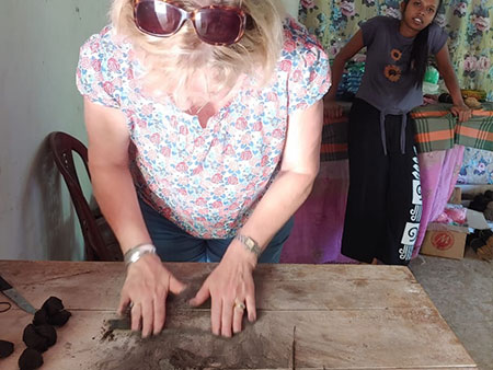 Afternoon cultural walk with a lady guide in Kandy